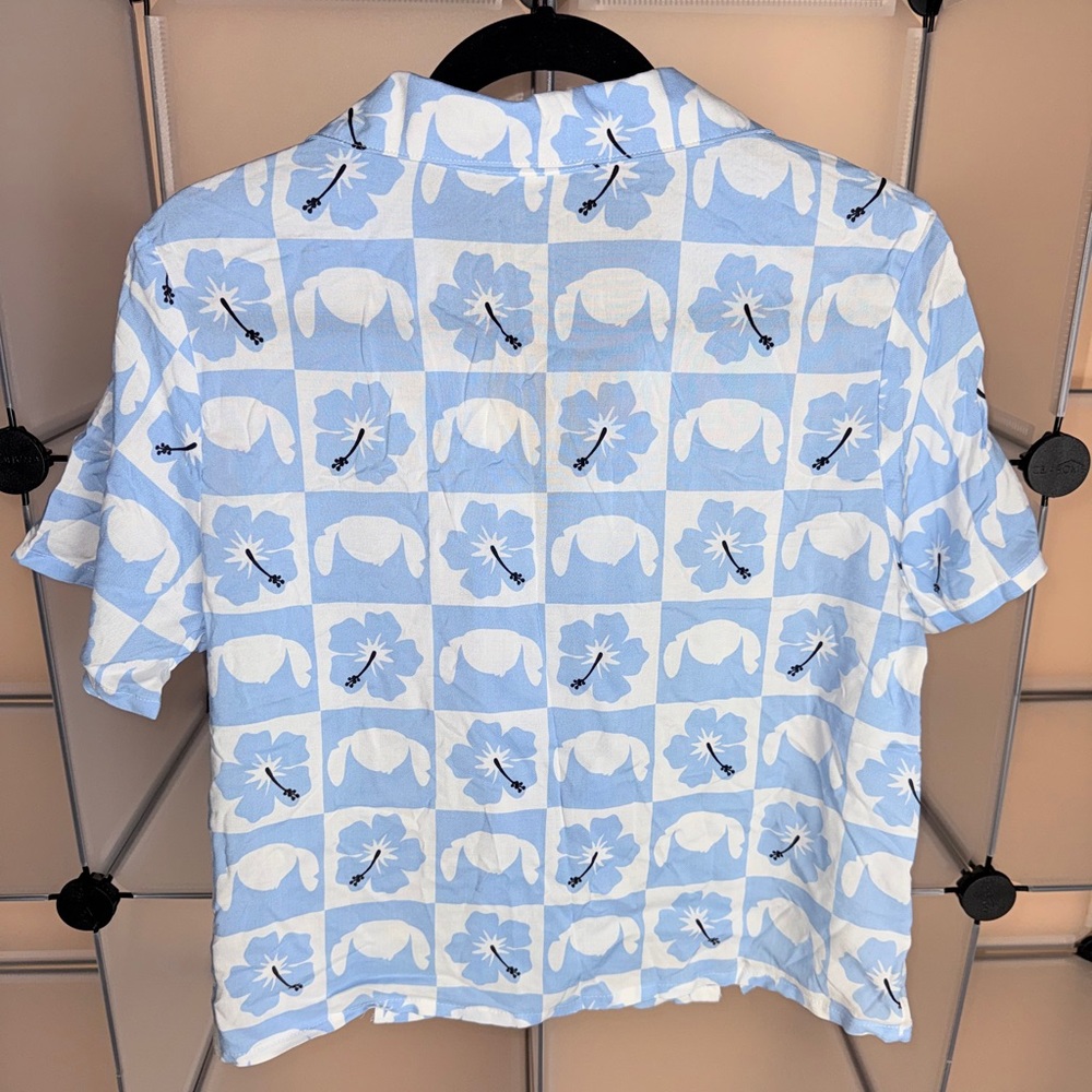 Disney Womens (Junior's) Blue Stitch Button Front Camp Shirt XL NWOT - Picture 4 of 6